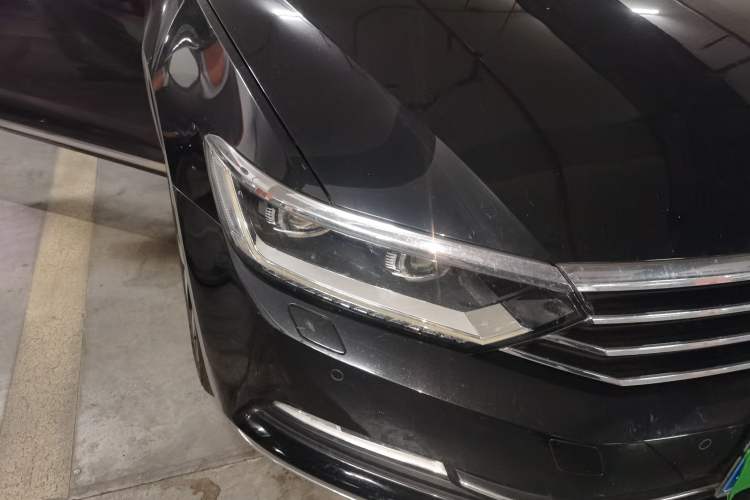 Used Volkswagen Magotan 2018 330TSI DSG Luxury Model Right Front Headlight