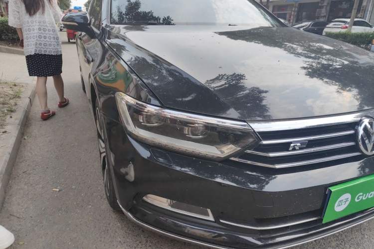 Used Volkswagen Magotan 2018 330TSI DSG Luxury Model Right Front Headlight