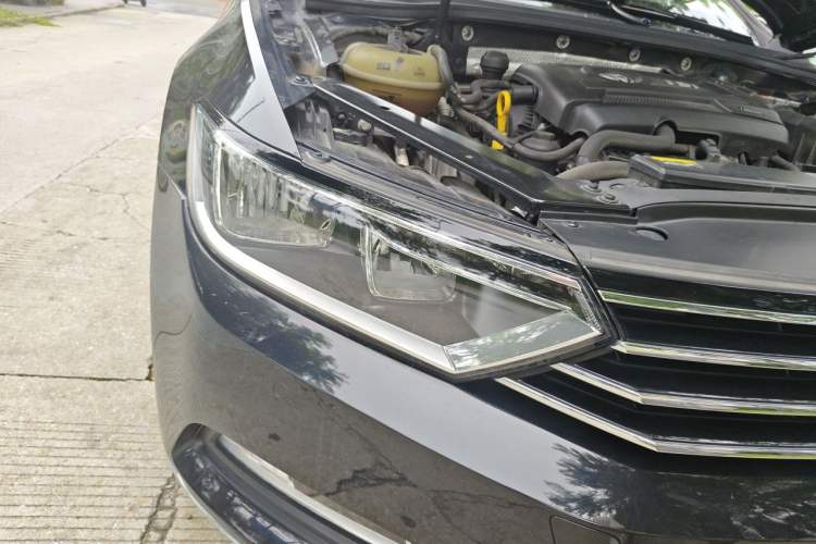 Used Volkswagen Magotan 2018 330TSI DSG Advanced Model Right Front Headlight