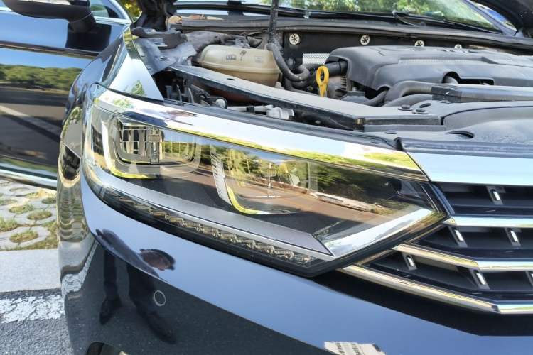 Used Volkswagen Magotan 2018 330TSI DSG Luxury Model Right Front Headlight
