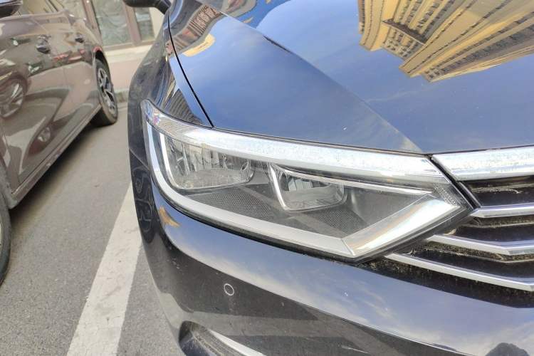 Used Volkswagen Magotan 2018 330TSI DSG Advanced Model Right Front Headlight