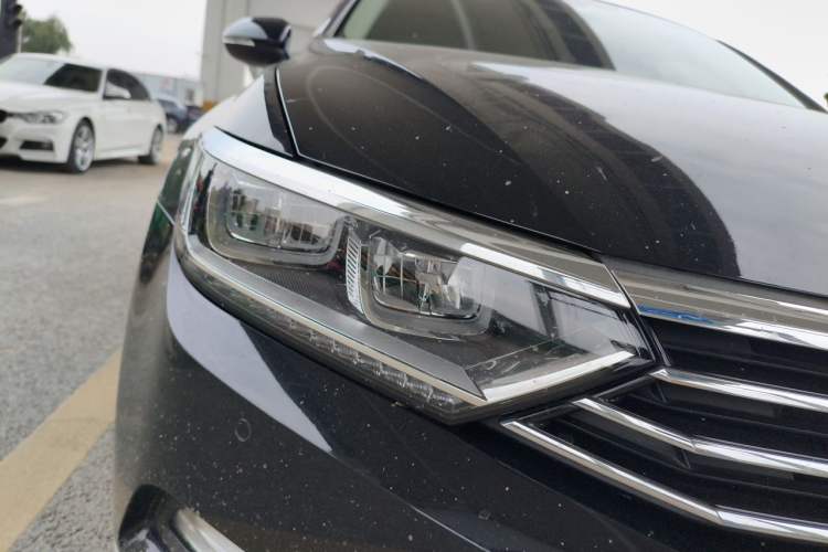 Used Volkswagen Magotan 2018 Facelift 330TSI DSG Luxury Model Right Front Headlight