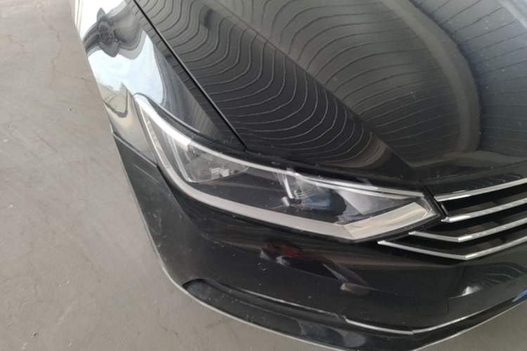 Used Volkswagen Magotan 2018 330TSI DSG Advanced Model Right Front Headlight