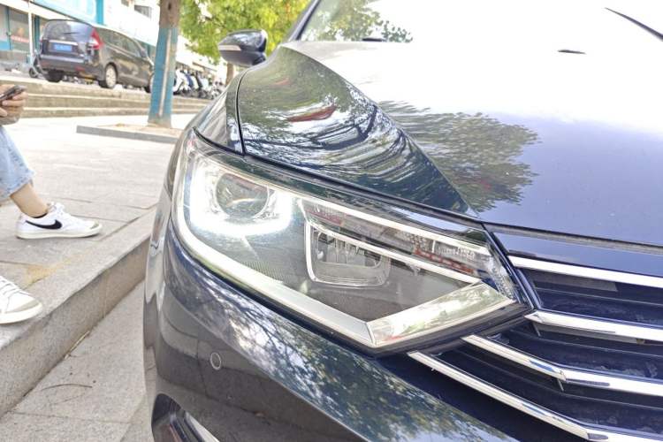 Used Volkswagen Magotan 2018 330TSI DSG Advanced Model Right Front Headlight