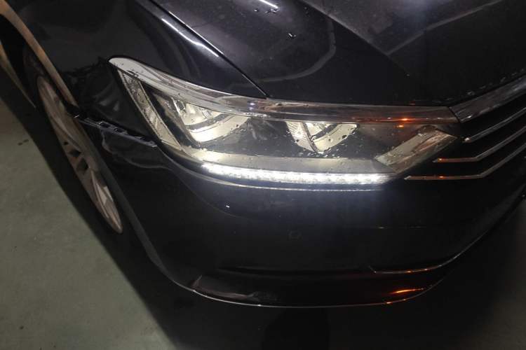 Used Volkswagen Magotan 2018 Facelift 380TSI DSG Luxury Version Right Front Headlight