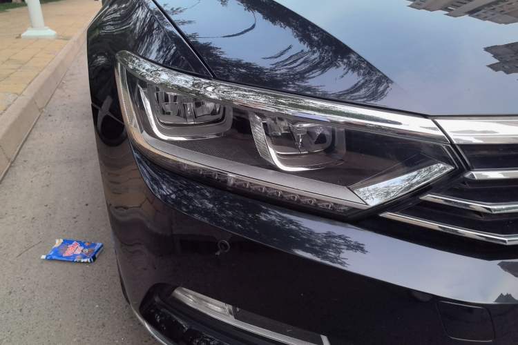 Used Volkswagen Magotan 2018 Facelift 380TSI DSG Luxury Version Right Front Headlight