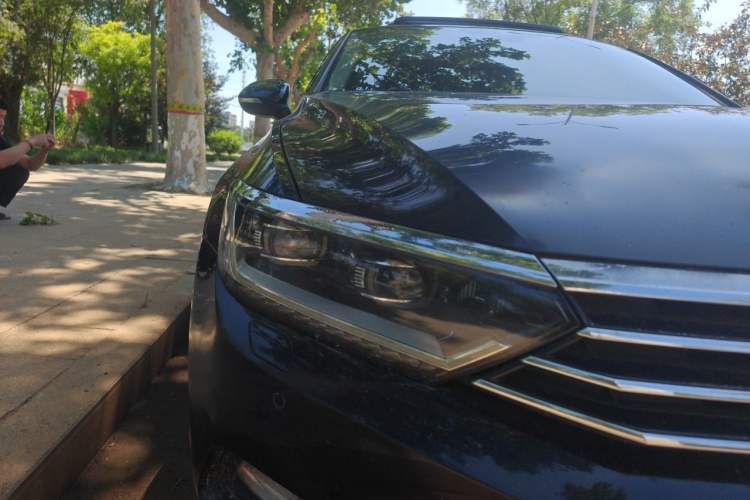 Used Volkswagen Magotan 2018 330TSI DSG Luxury Model Right Front Headlight