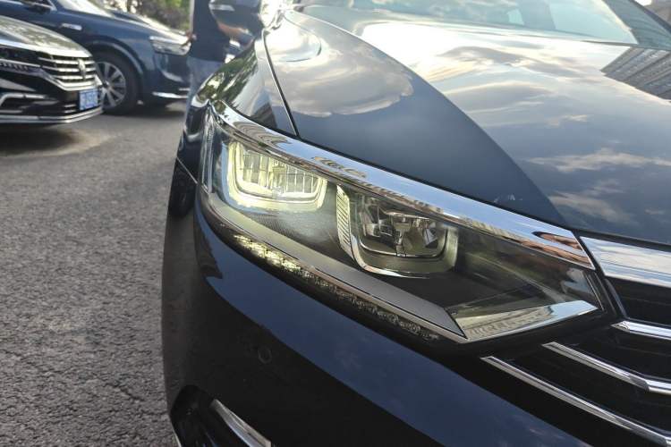 Used Volkswagen Magotan 2018 380TSI DSG Luxury Model Right Front Headlight