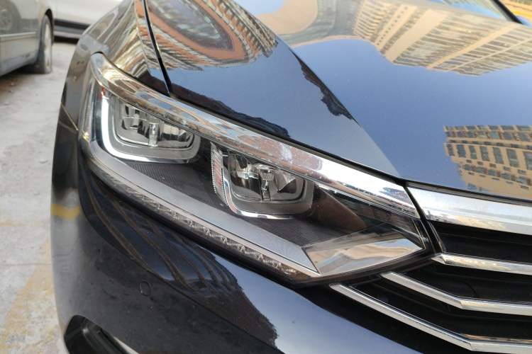 Used Volkswagen Magotan 2018 330TSI DSG Luxury Model Right Front Headlight