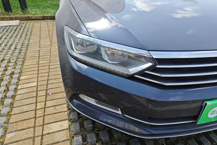 Used Volkswagen Magotan 2018 Facelift 330TSI DSG Luxury Model Right Front Headlight