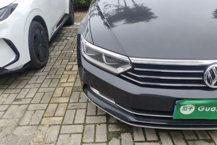 Used Volkswagen Magotan 2018 Facelift 330TSI DSG Luxury Model Right Front Headlight