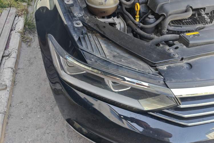 Used Volkswagen Magotan 2018 330TSI DSG Luxury Model Right Front Headlight