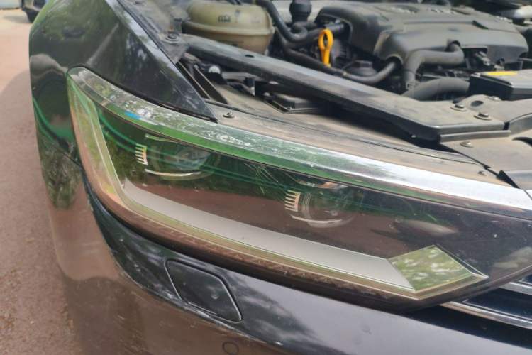 Used Volkswagen Magotan 2018 330TSI DSG Luxury Model Right Front Headlight