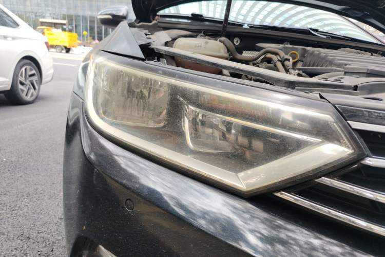 Used Volkswagen Magotan 2018 280TSI DSG Leading Model Right Front Headlight