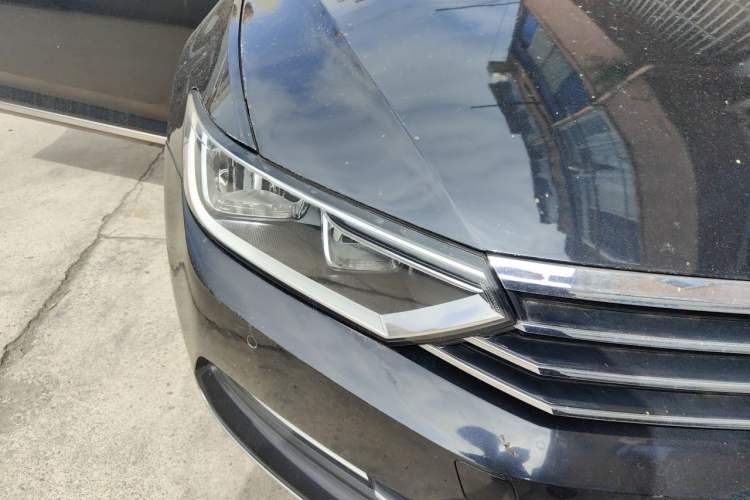 Used Volkswagen Magotan 2018 330TSI DSG Advanced Model Right Front Headlight
