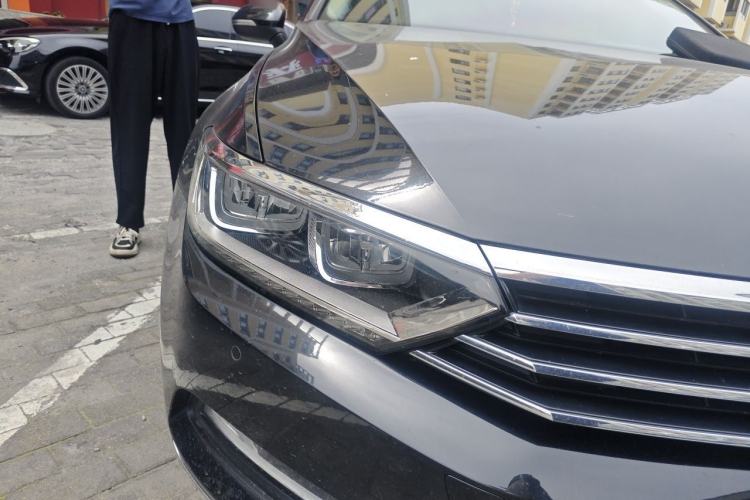 Used Volkswagen Magotan 2018 Facelift 330TSI DSG Luxury Model Right Front Headlight