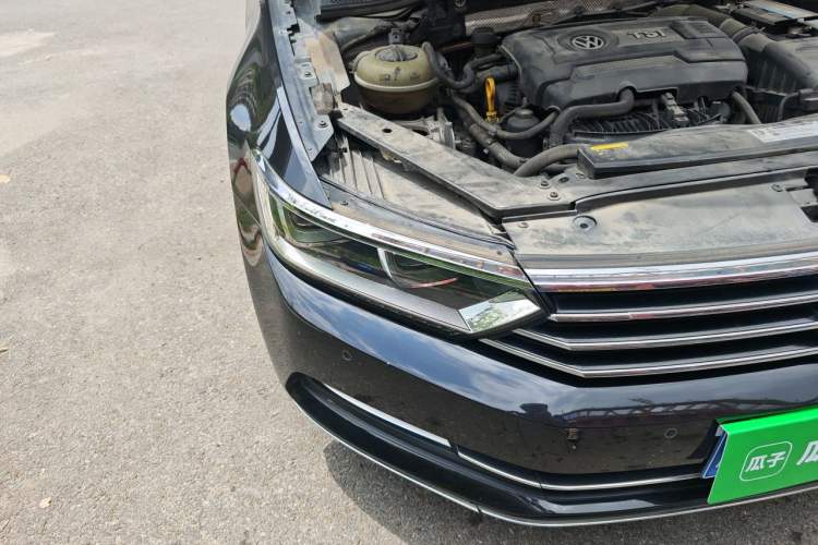 Used Volkswagen Magotan 2018 330TSI DSG Luxury Model Right Front Headlight