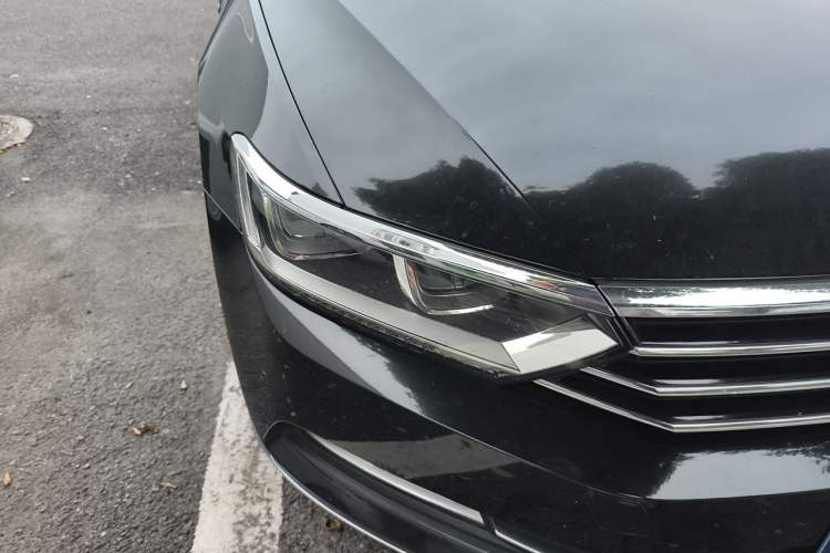 Used Volkswagen Magotan 2018 330TSI DSG Luxury Model Right Front Headlight