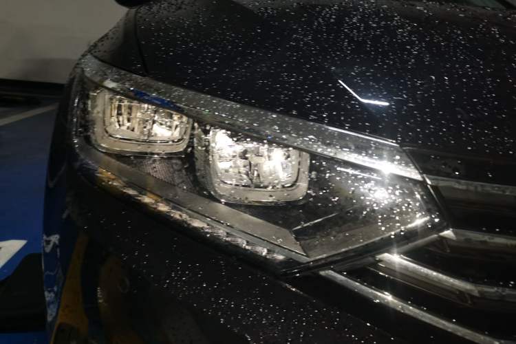 Used Volkswagen Magotan 2018 330TSI DSG Luxury Model Right Front Headlight