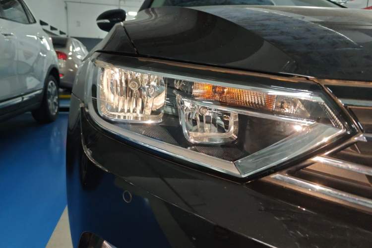Used Volkswagen Magotan 2018 330TSI DSG Advanced Model Right Front Headlight