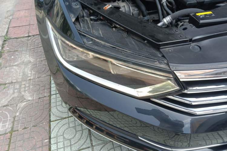 Used Volkswagen Magotan 2018 280TSI DSG Enjoyment Model Right Front Headlight