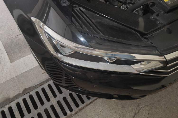 Used Volkswagen Magotan 2018 Facelift 380TSI DSG Luxury Version Right Front Headlight
