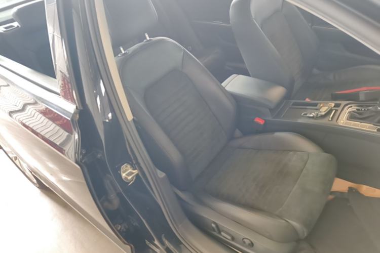 Used Volkswagen Magotan 2018 330TSI DSG Luxury Model Right Front Seat