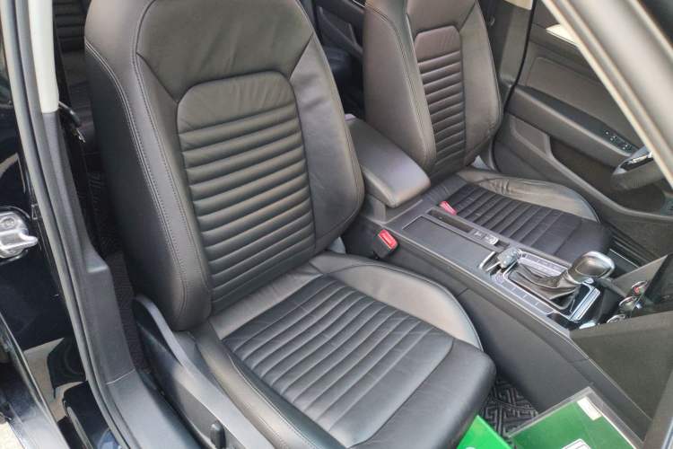 Used Volkswagen Magotan 2018 330TSI DSG Advanced Model Right Front Seat