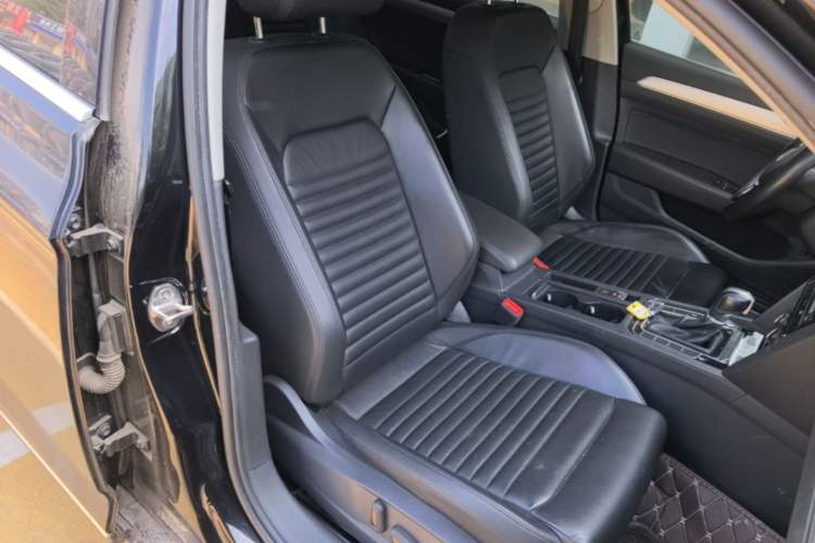 Used Volkswagen Magotan 2018 330TSI DSG Advanced Model Right Front Seat