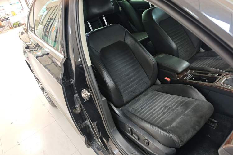 Used Volkswagen Magotan 2018 330TSI DSG Luxury Model Right Front Seat