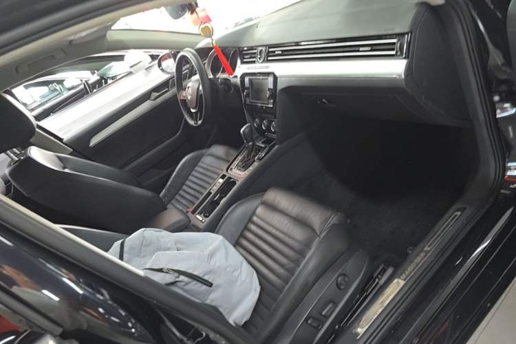 Used Volkswagen Magotan 2018 330TSI DSG Advanced Model Right Front Seat