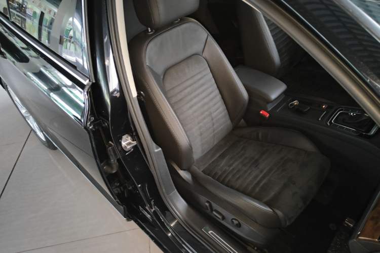 Used Volkswagen Magotan 2018 330TSI DSG Luxury Model Right Front Seat