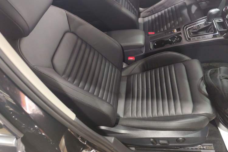 Used Volkswagen Magotan 2018 330TSI DSG Advanced Model Right Front Seat