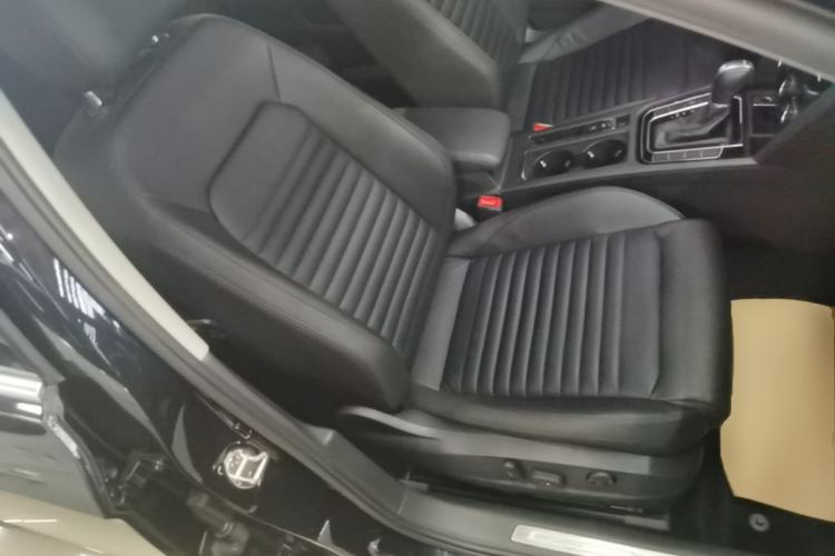 Used Volkswagen Magotan 2018 Facelift 330TSI DSG Luxury Model Right Front Seat
