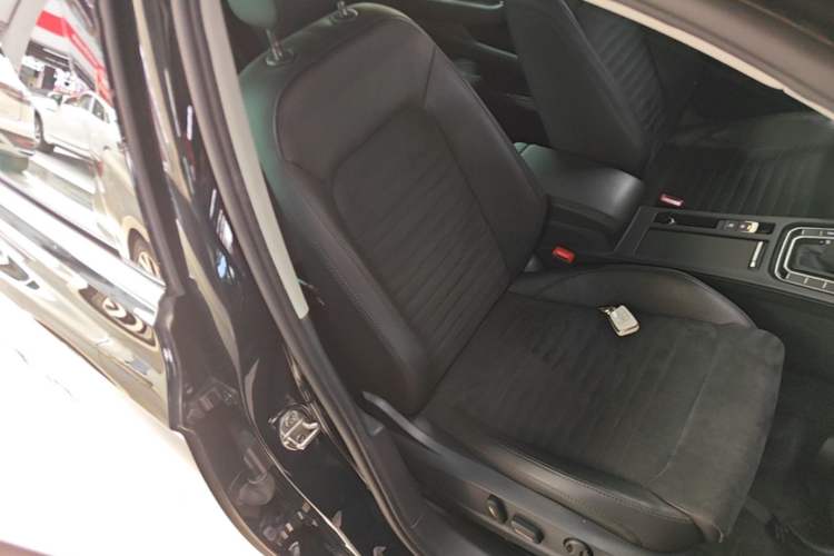 Used Volkswagen Magotan 2018 330TSI DSG Luxury Model Right Front Seat