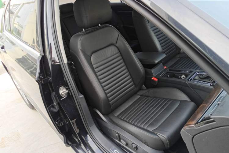 Used Volkswagen Magotan 2018 Facelift 330TSI DSG Luxury Model Right Front Seat