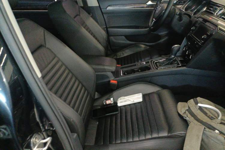 Used Volkswagen Magotan 2018 Facelift 330TSI DSG Luxury Model Right Front Seat