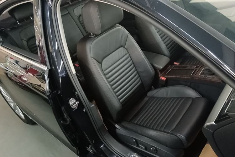 Used Volkswagen Magotan 2018 330TSI DSG Advanced Model Right Front Seat