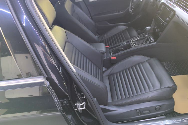 Used Volkswagen Magotan 2018 330TSI DSG Advanced Model Right Front Seat