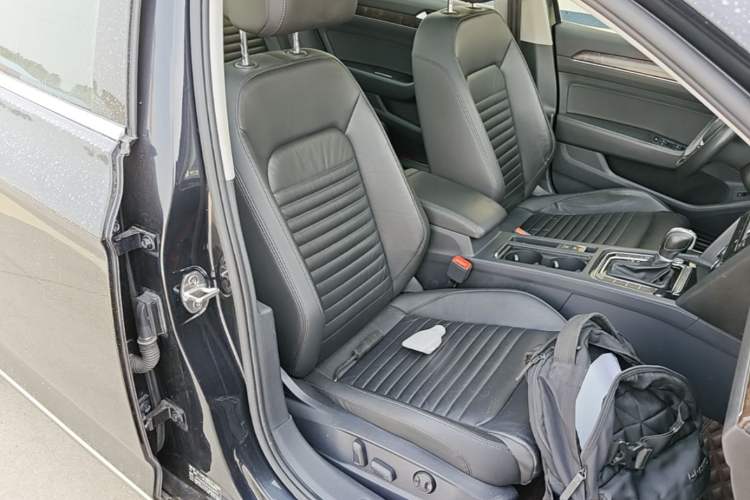 Used Volkswagen Magotan 2018 Facelift 330TSI DSG Luxury Model Right Front Seat