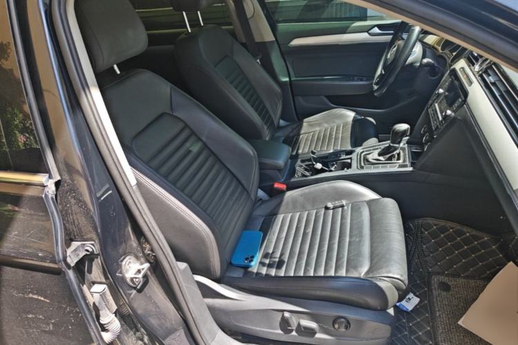Used Volkswagen Magotan 2018 330TSI DSG Advanced Model Right Front Seat
