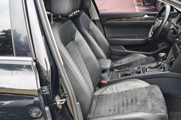 Used Volkswagen Magotan 2018 330TSI DSG Luxury Model Right Front Seat