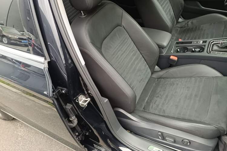 Used Volkswagen Magotan 2018 330TSI DSG Luxury Model Right Front Seat