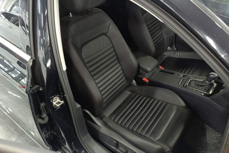 Used Volkswagen Magotan 2018 Facelift 380TSI DSG Luxury Version Right Front Seat