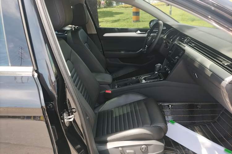 Used Volkswagen Magotan 2018 330TSI DSG Advanced Model Right Front Seat