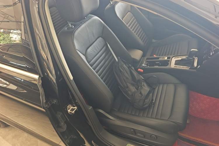 Used Volkswagen Magotan 2018 330TSI DSG Advanced Model Right Front Seat