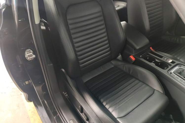 Used Volkswagen Magotan 2018 Facelift 330TSI DSG Luxury Model Right Front Seat