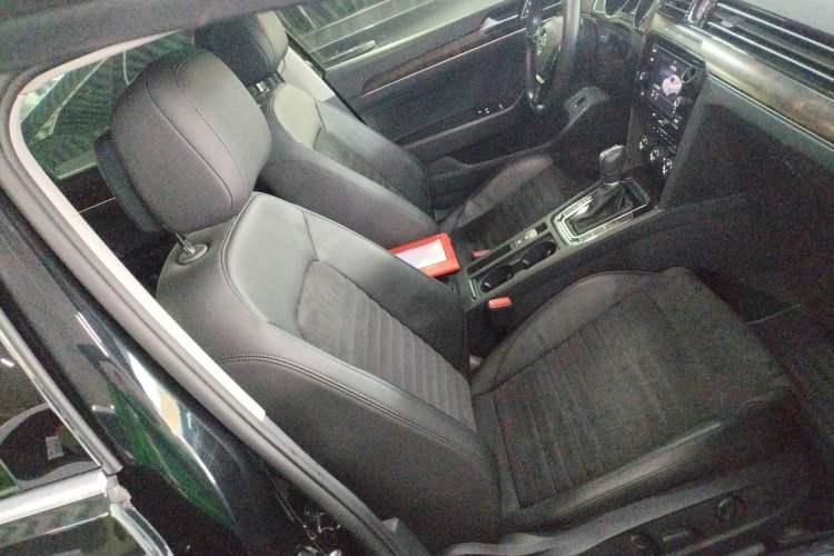 Used Volkswagen Magotan 2018 330TSI DSG Luxury Model Right Front Seat