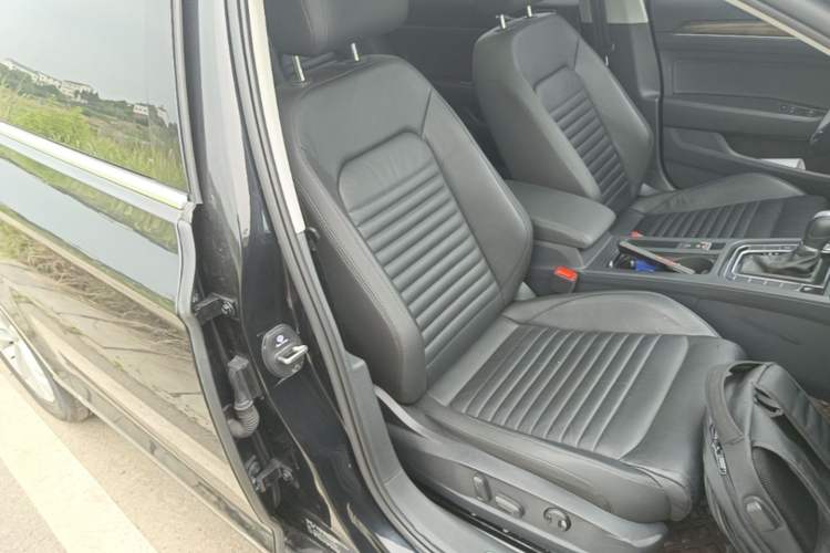 Used Volkswagen Magotan 2018 Facelift 330TSI DSG Luxury Model Right Front Seat