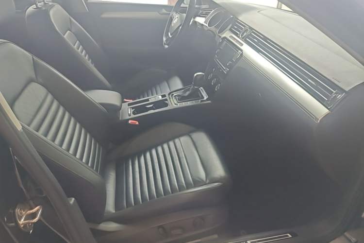 Used Volkswagen Magotan 2018 330TSI DSG Advanced Model Right Front Seat
